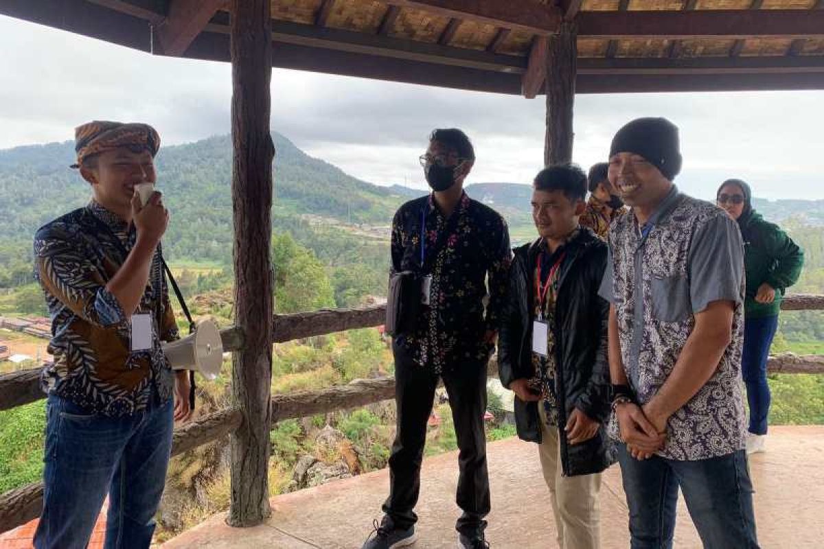 Tips Memilih Pemandu Wisata